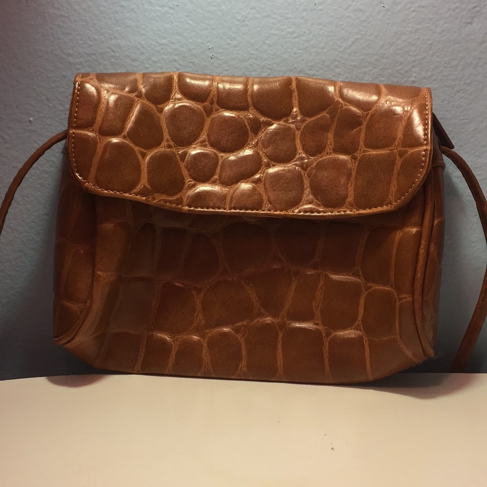 Brown leather shoulder purse.